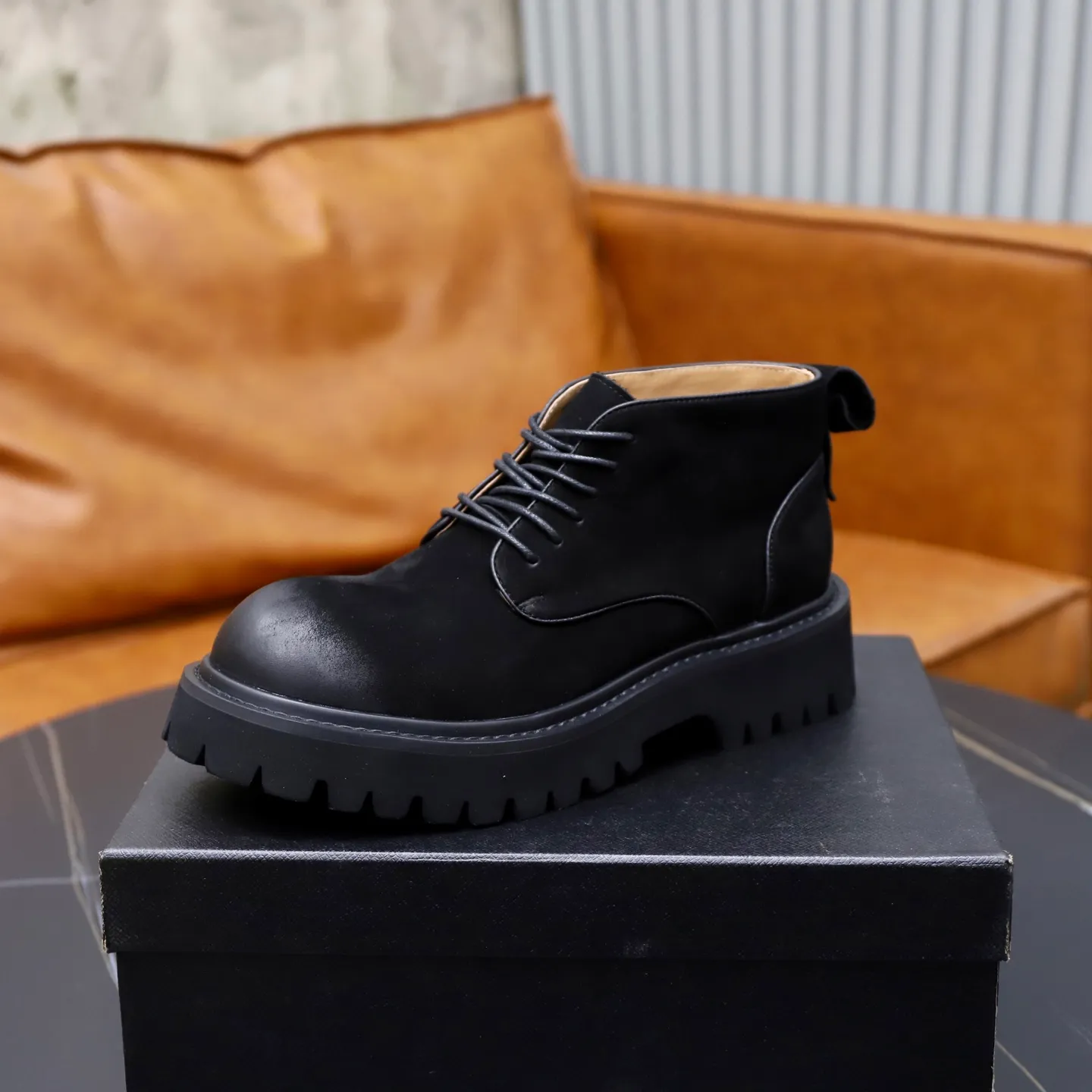 Men's shoes: 580💰🙅‍♂️🙅‍♂️🙅‍♂️ Brand: PRADA Standard code: 38-44 (45 customized) Grade: Same as the official website Material: Original high-grade high-mercerized light Comfortable and breathable pigskin lining Non-slip soft wear-resistant outsole Style category: Men's fashionable casual boots Distinguished luxury brand elements Top luxury Color: actual picture color